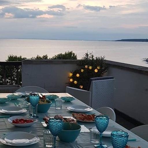 Suite Con Terrazzo Sul Mare E Discesa In Spiaggia A 갈리폴리 외부 사진