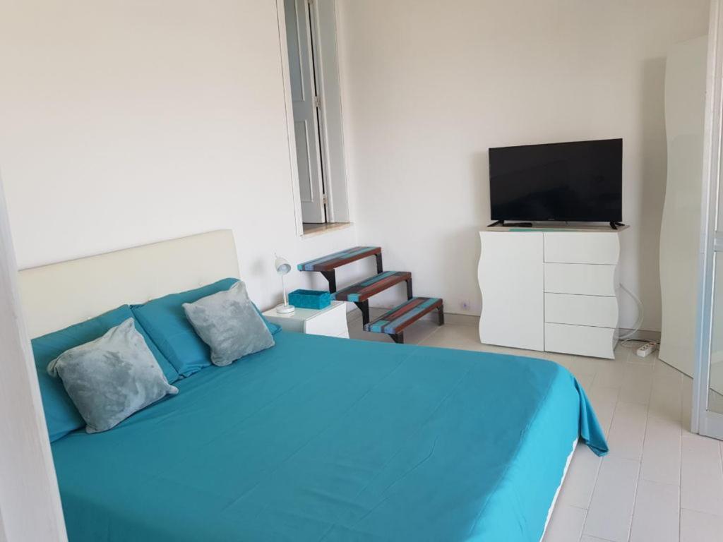 Suite Con Terrazzo Sul Mare E Discesa In Spiaggia A 갈리폴리 외부 사진