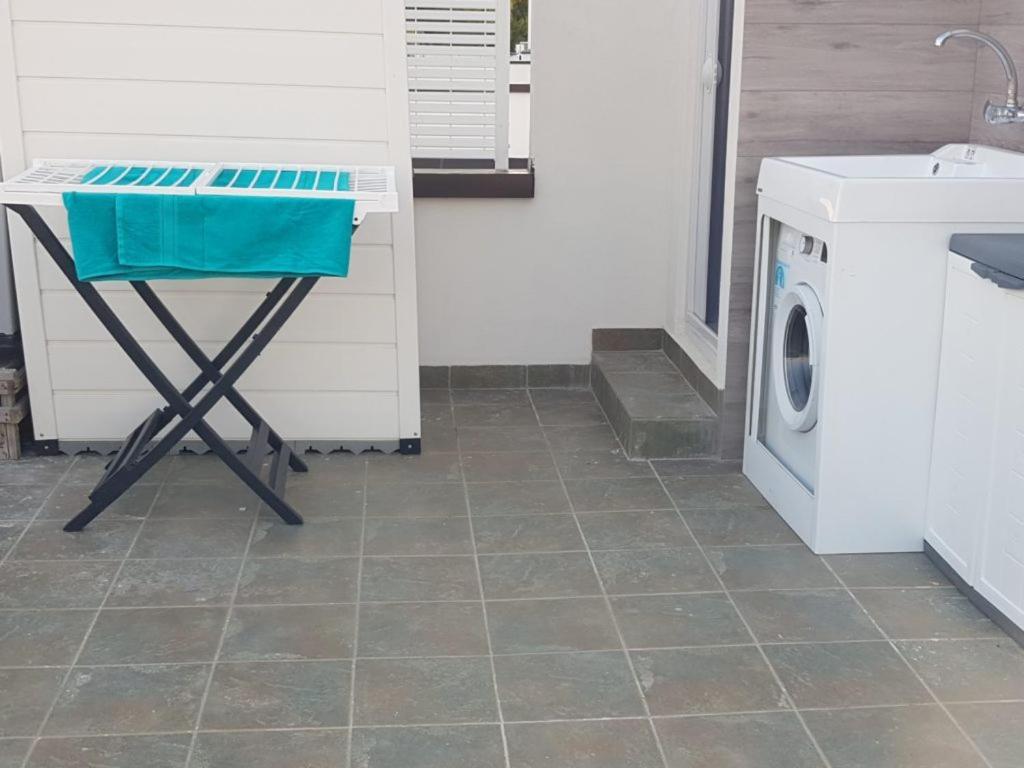 Suite Con Terrazzo Sul Mare E Discesa In Spiaggia A 갈리폴리 외부 사진