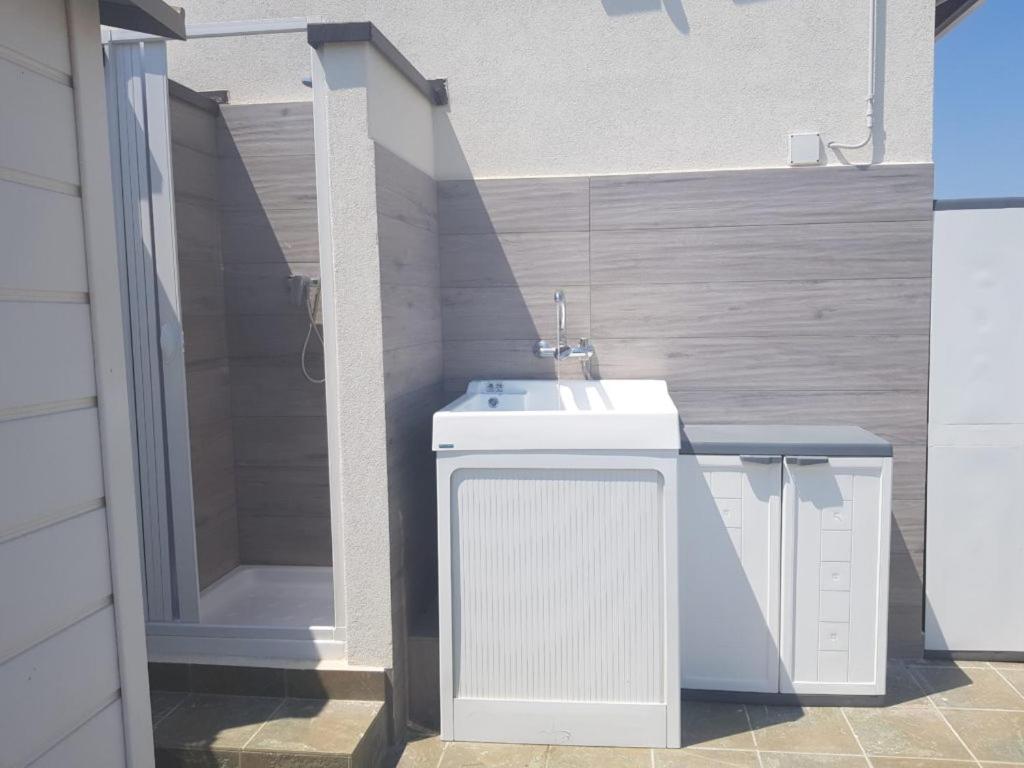 Suite Con Terrazzo Sul Mare E Discesa In Spiaggia A 갈리폴리 외부 사진