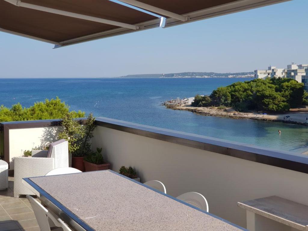 Suite Con Terrazzo Sul Mare E Discesa In Spiaggia A 갈리폴리 외부 사진